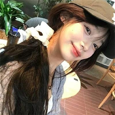 绿茵春色